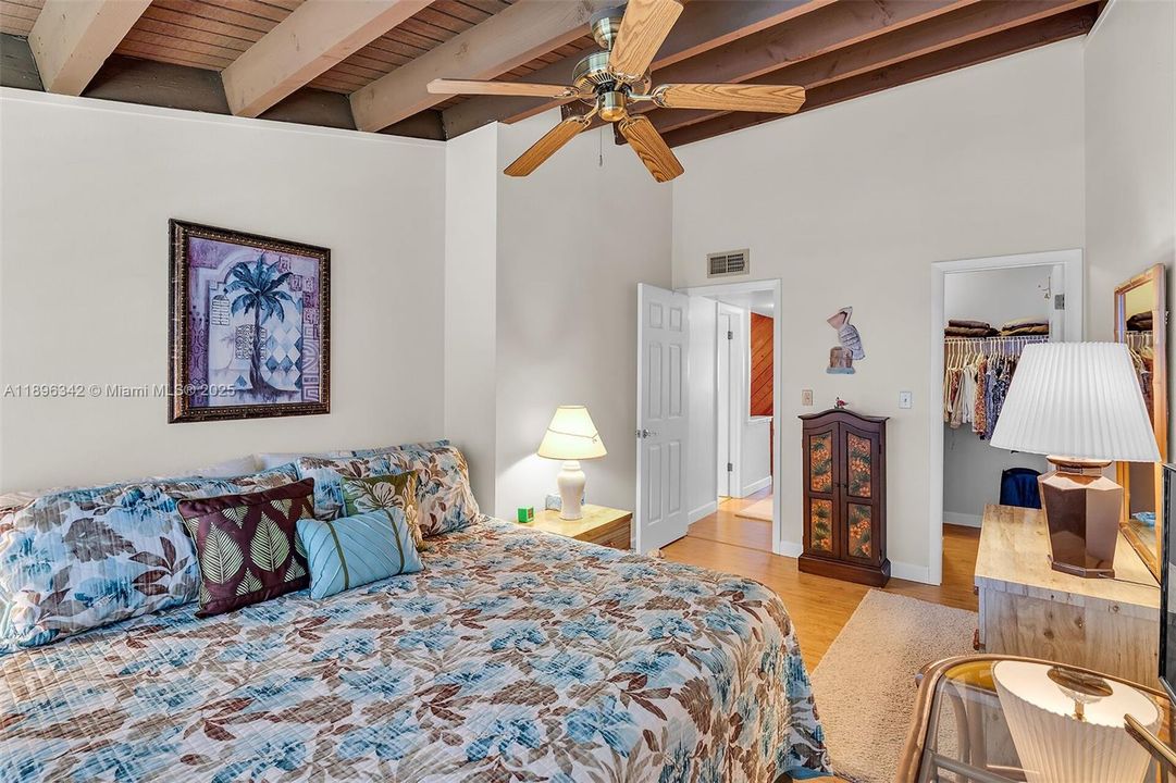 最近售出: $699,000 (2 贝兹, 2 浴室, 1359 平方英尺)