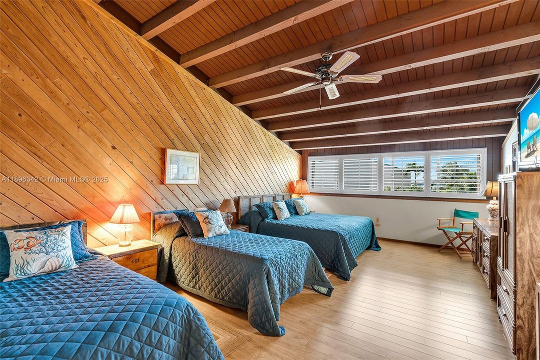 最近售出: $699,000 (2 贝兹, 2 浴室, 1359 平方英尺)