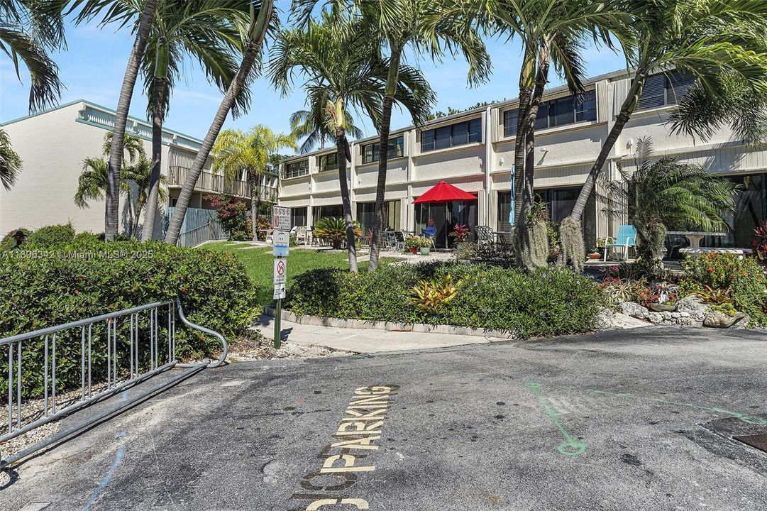 最近售出: $699,000 (2 贝兹, 2 浴室, 1359 平方英尺)