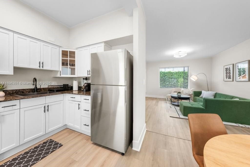 最近租的: $4,700 (2 贝兹, 2 浴室, 988 平方英尺)