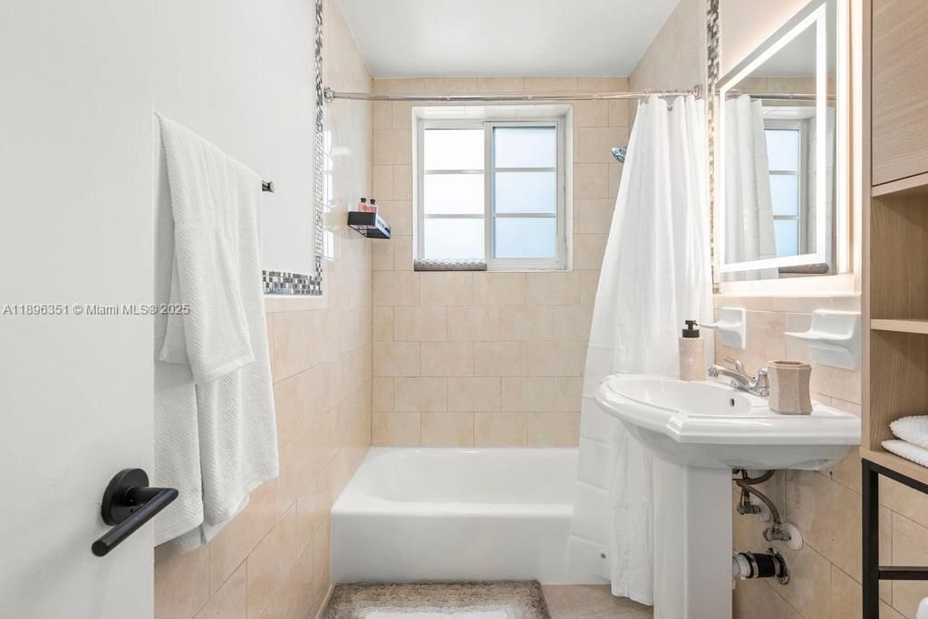 最近租的: $4,700 (2 贝兹, 2 浴室, 988 平方英尺)