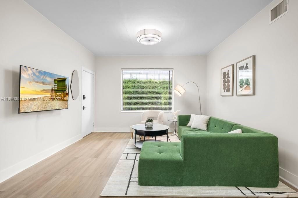 最近租的: $4,700 (2 贝兹, 2 浴室, 988 平方英尺)