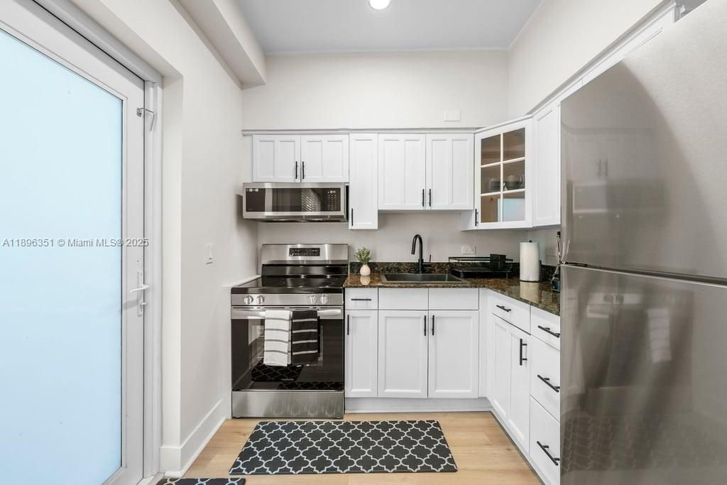 最近租的: $4,700 (2 贝兹, 2 浴室, 988 平方英尺)