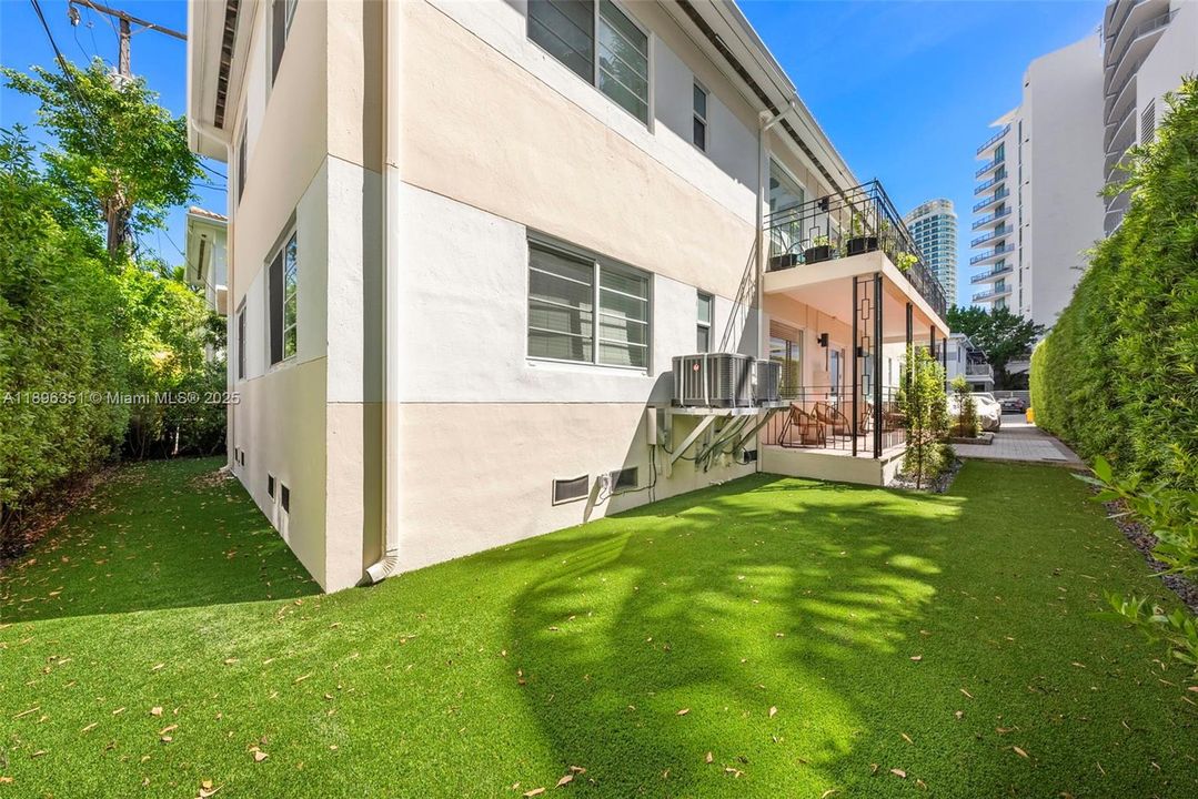 最近租的: $4,700 (2 贝兹, 2 浴室, 988 平方英尺)