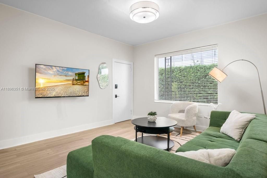 最近租的: $4,700 (2 贝兹, 2 浴室, 988 平方英尺)