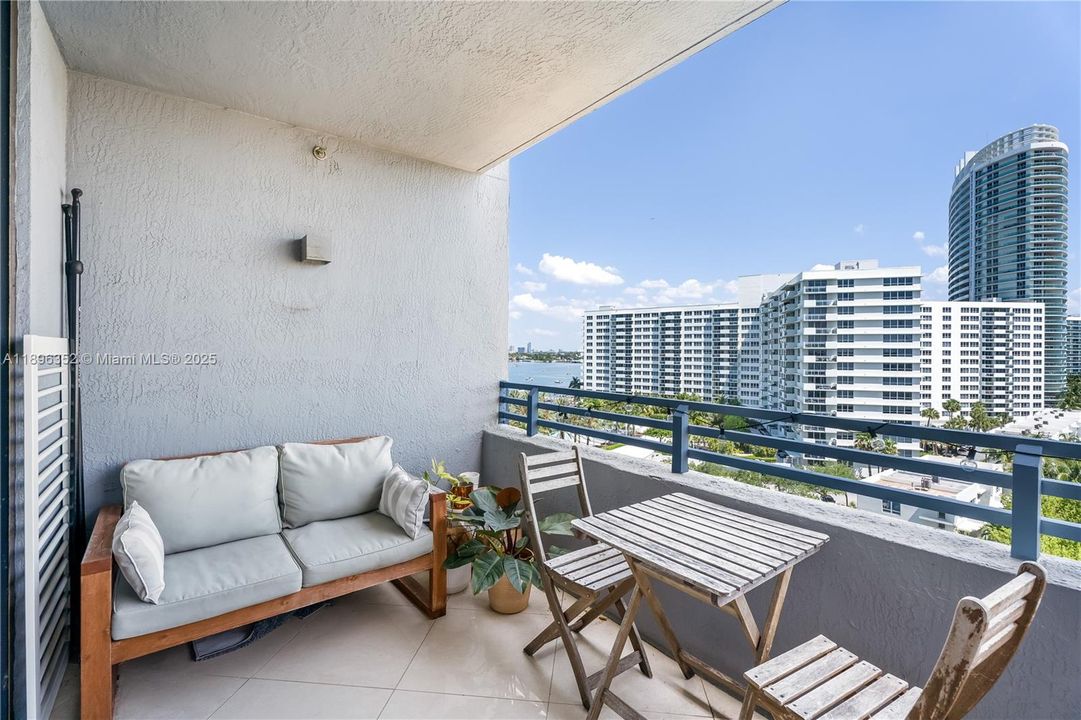 Active With Contract: $530,000 (1 beds, 1 baths, 793 Square Feet)