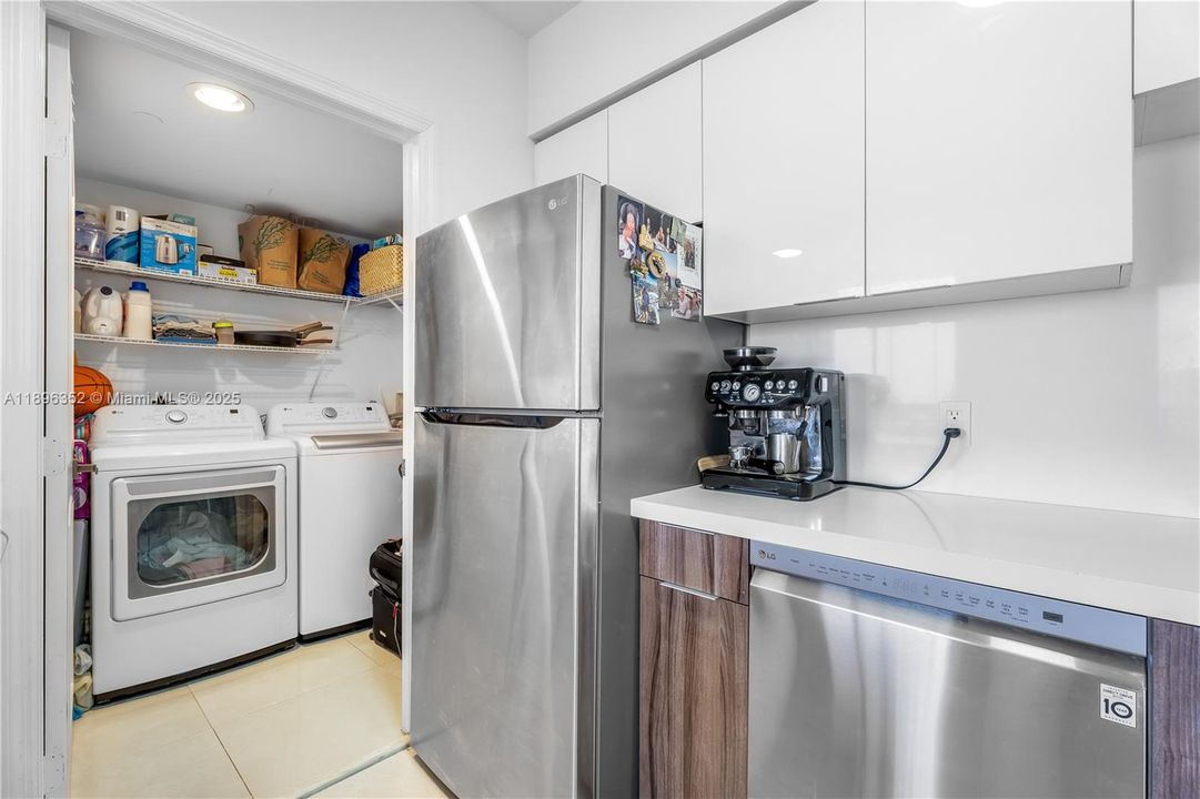 Active With Contract: $530,000 (1 beds, 1 baths, 793 Square Feet)