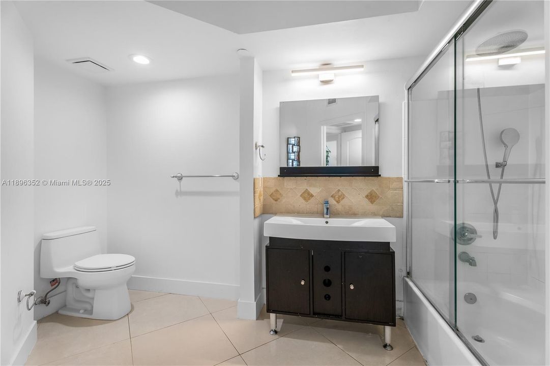 Active With Contract: $530,000 (1 beds, 1 baths, 793 Square Feet)