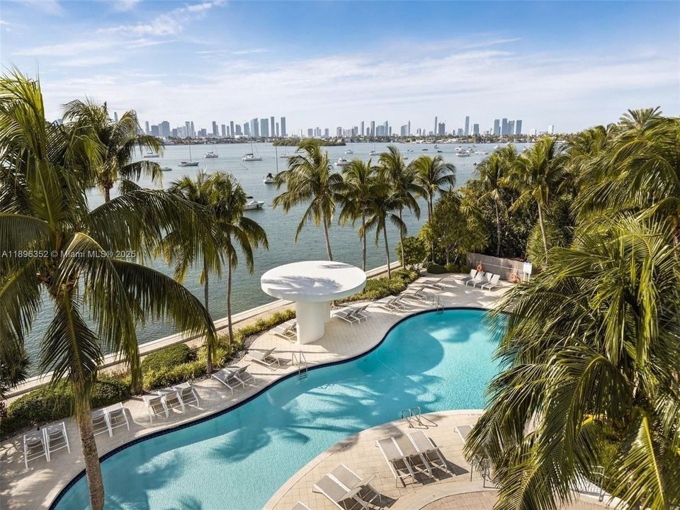 Active With Contract: $530,000 (1 beds, 1 baths, 793 Square Feet)