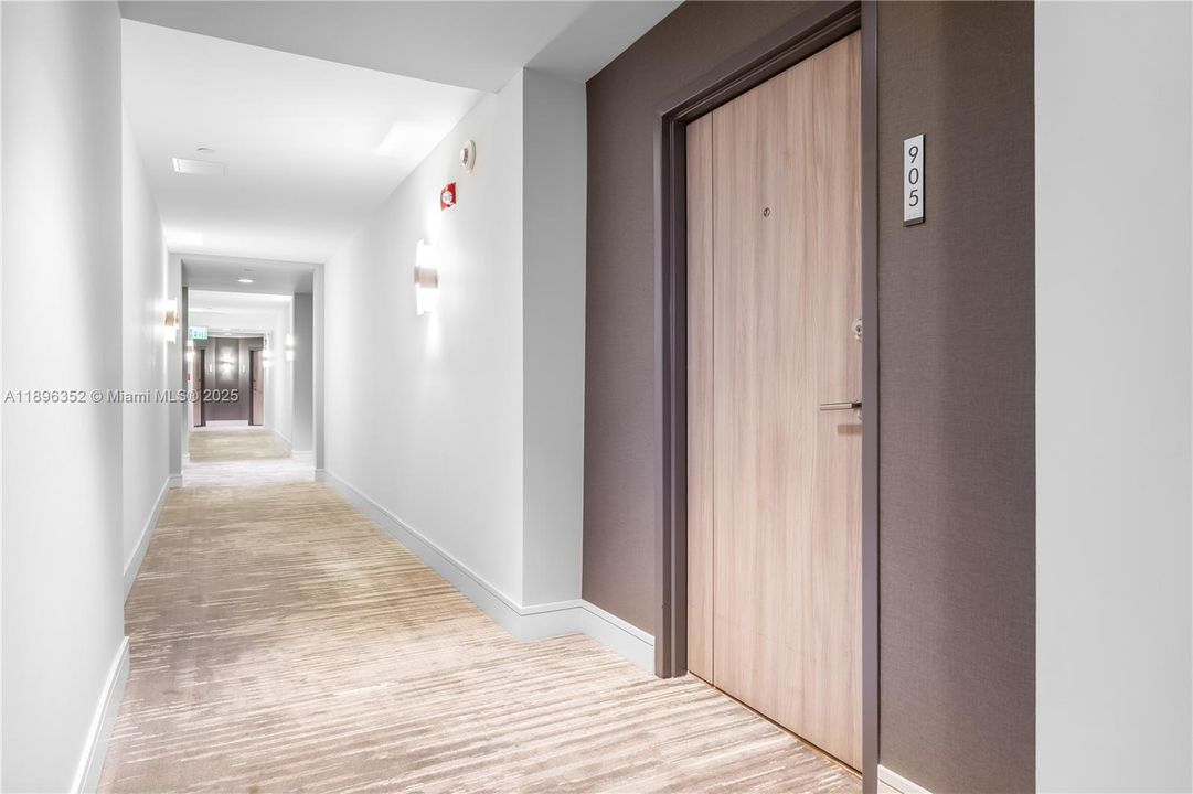 Active With Contract: $530,000 (1 beds, 1 baths, 793 Square Feet)