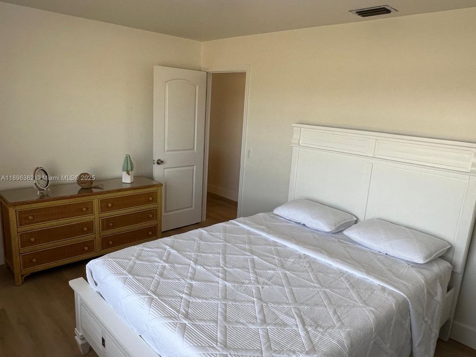 На продажу: $248,500 (2 спален, 2 ванн, 988 Квадратных фут)