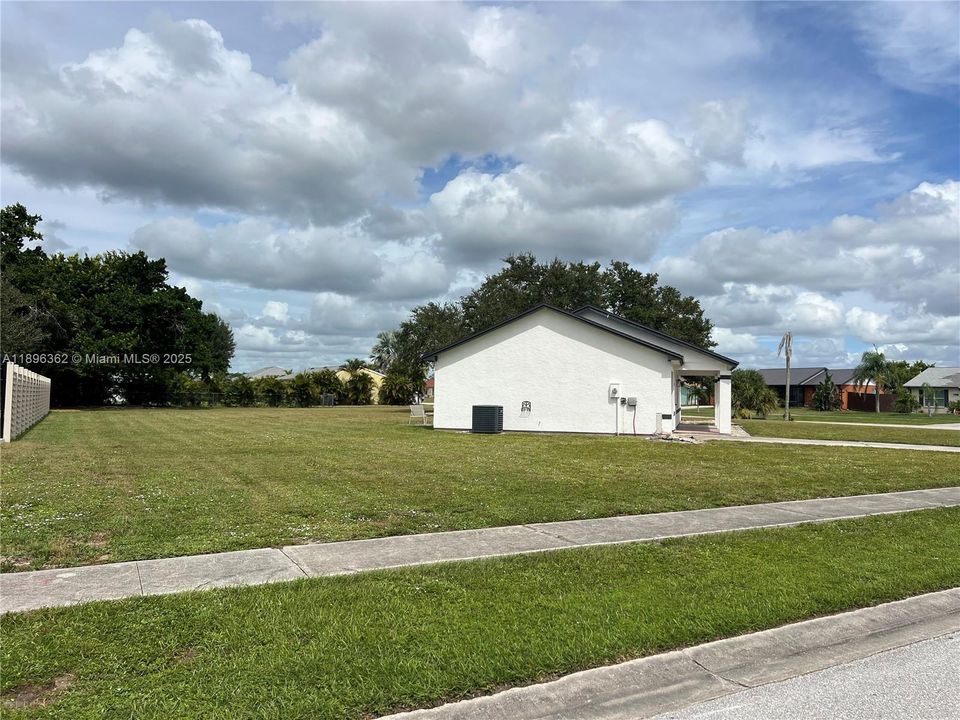 На продажу: $248,500 (2 спален, 2 ванн, 988 Квадратных фут)