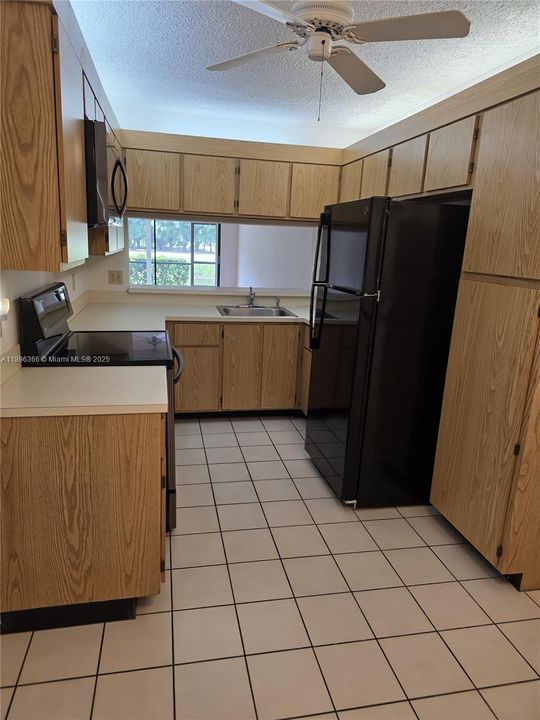 Active With Contract: $289,000 (2 beds, 2 baths, 1178 Square Feet)