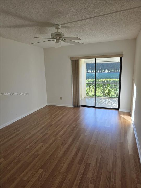Active With Contract: $289,000 (2 beds, 2 baths, 1178 Square Feet)