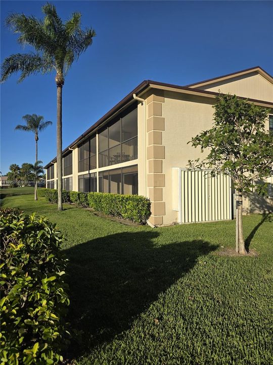 Active With Contract: $289,000 (2 beds, 2 baths, 1178 Square Feet)