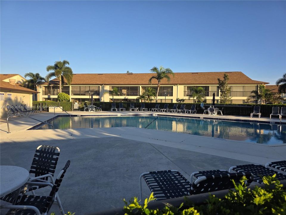 Active With Contract: $289,000 (2 beds, 2 baths, 1178 Square Feet)