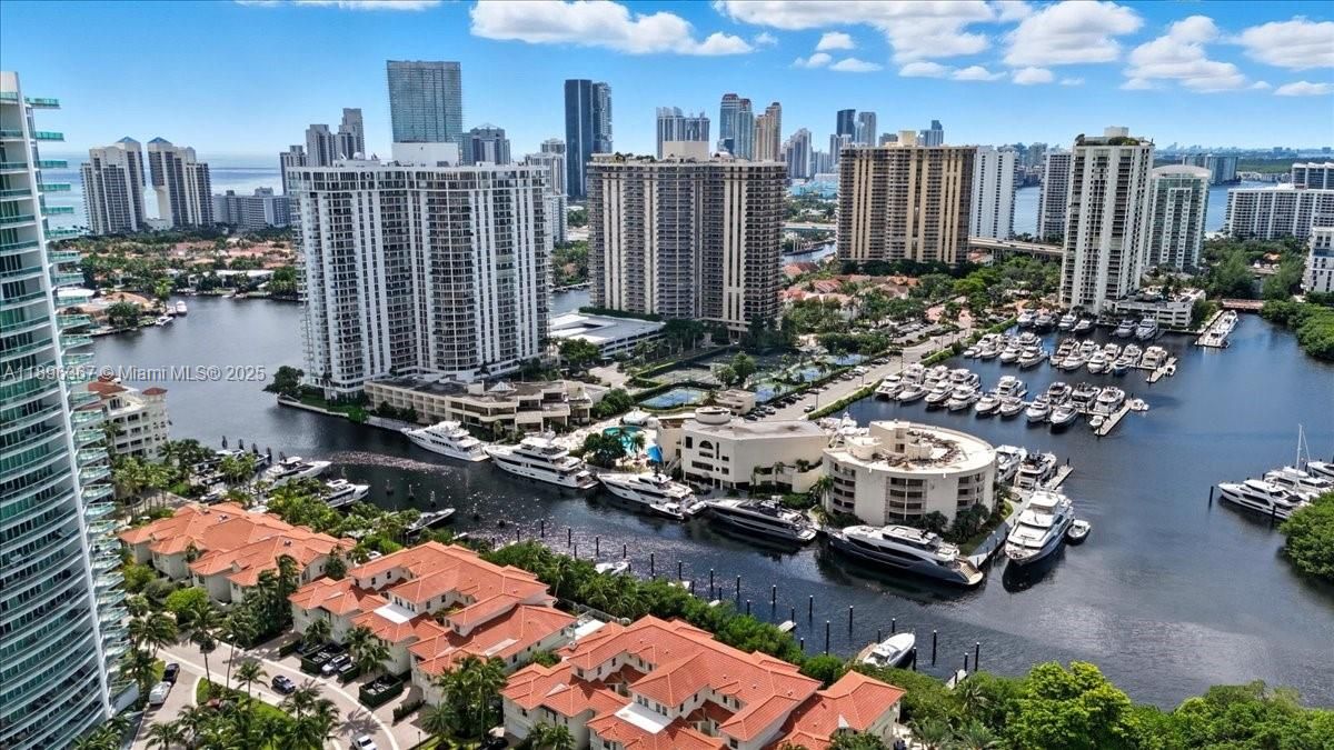 Active With Contract: $5,500 (3 beds, 3 baths, 1688 Square Feet)