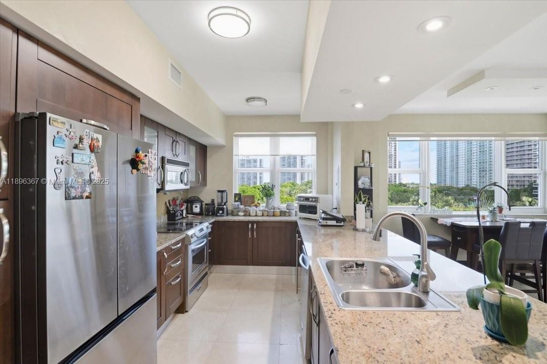 Active With Contract: $5,500 (3 beds, 3 baths, 1688 Square Feet)