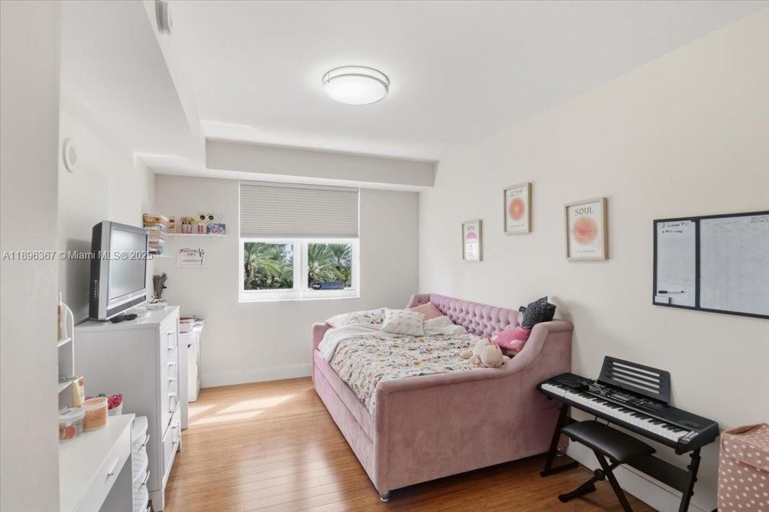 Active With Contract: $5,500 (3 beds, 3 baths, 1688 Square Feet)