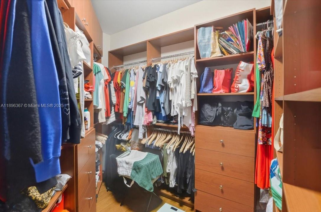 Active With Contract: $5,500 (3 beds, 3 baths, 1688 Square Feet)