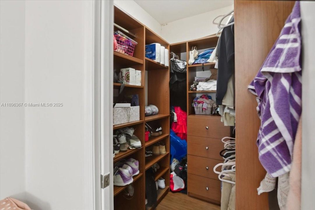 Active With Contract: $5,500 (3 beds, 3 baths, 1688 Square Feet)