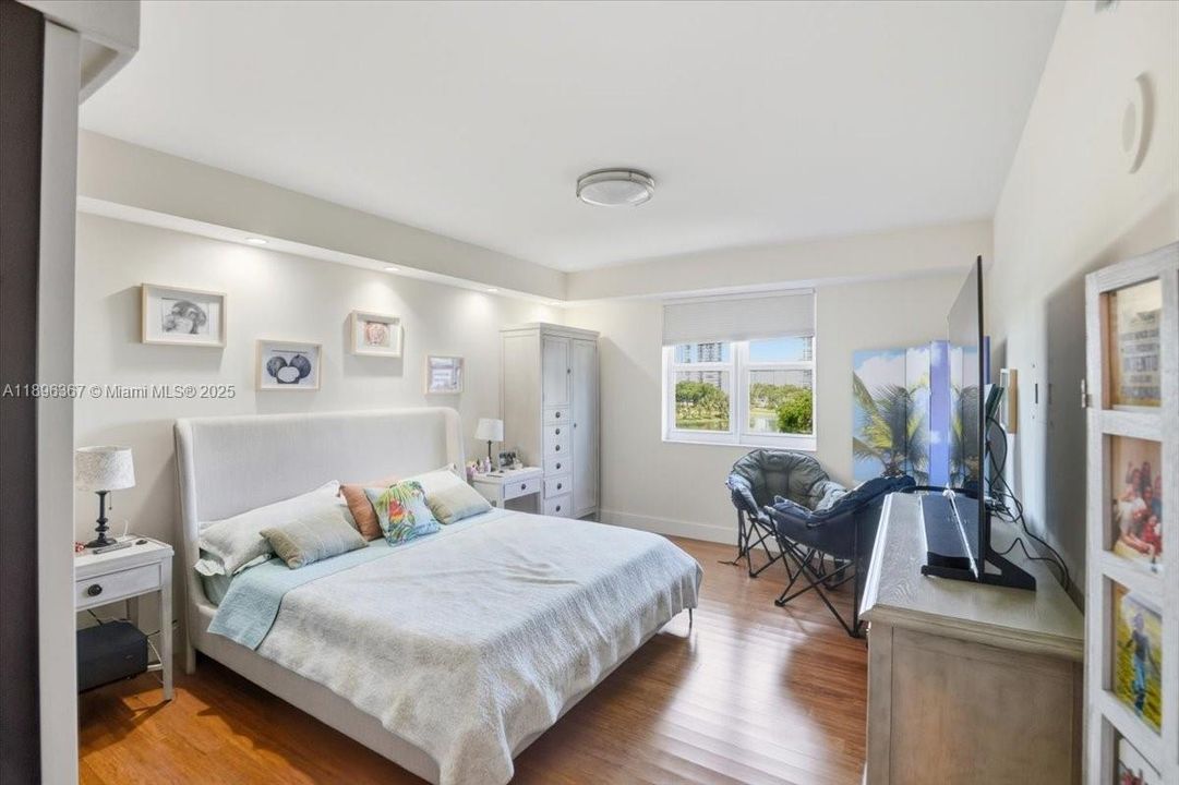 Active With Contract: $5,500 (3 beds, 3 baths, 1688 Square Feet)