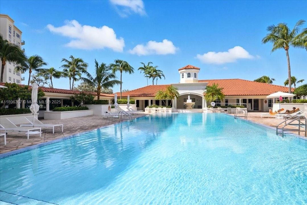 Active With Contract: $5,500 (3 beds, 3 baths, 1688 Square Feet)