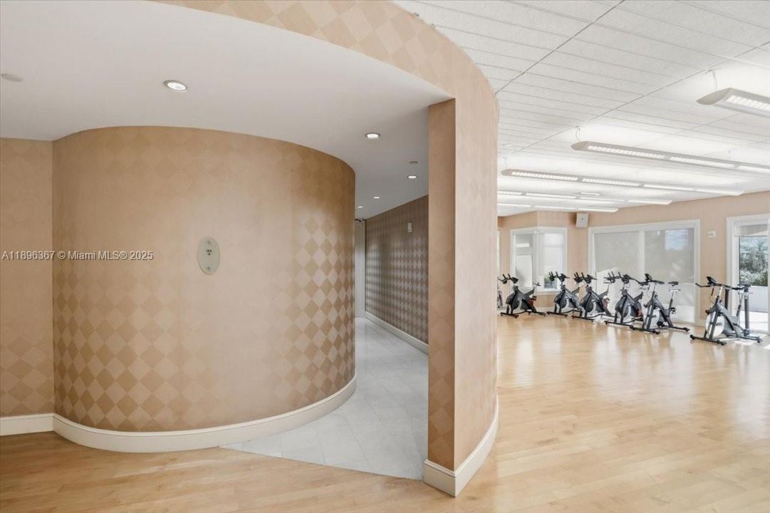 Active With Contract: $5,500 (3 beds, 3 baths, 1688 Square Feet)