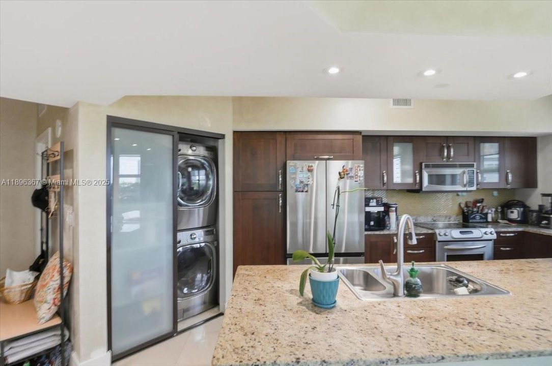 Active With Contract: $5,500 (3 beds, 3 baths, 1688 Square Feet)