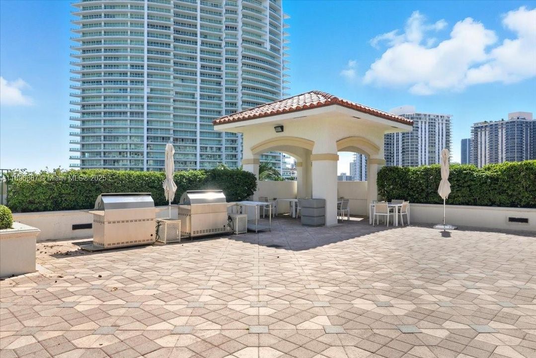 Active With Contract: $5,500 (3 beds, 3 baths, 1688 Square Feet)