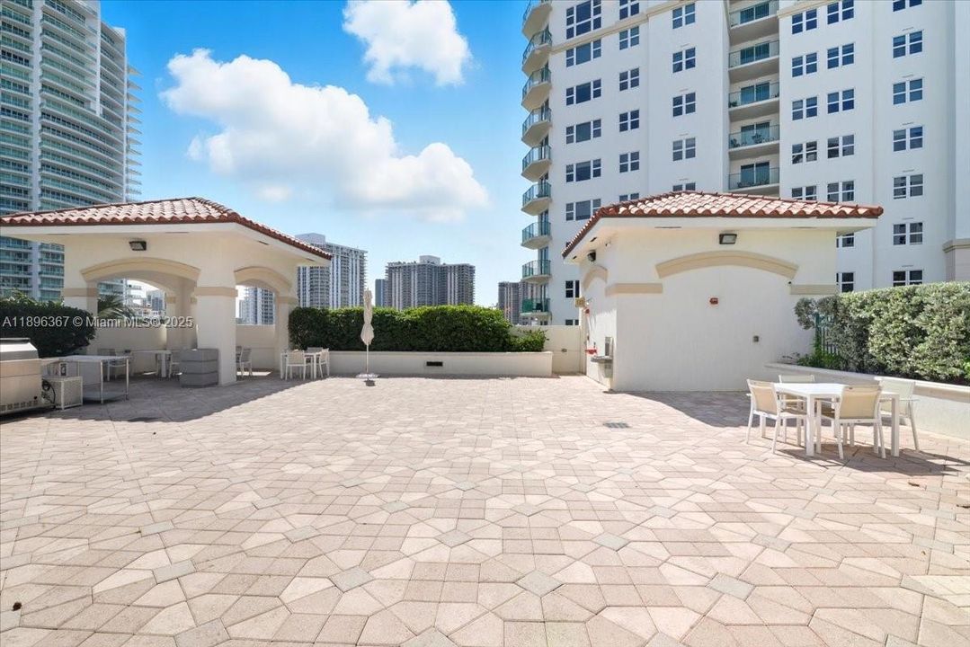 Active With Contract: $5,500 (3 beds, 3 baths, 1688 Square Feet)