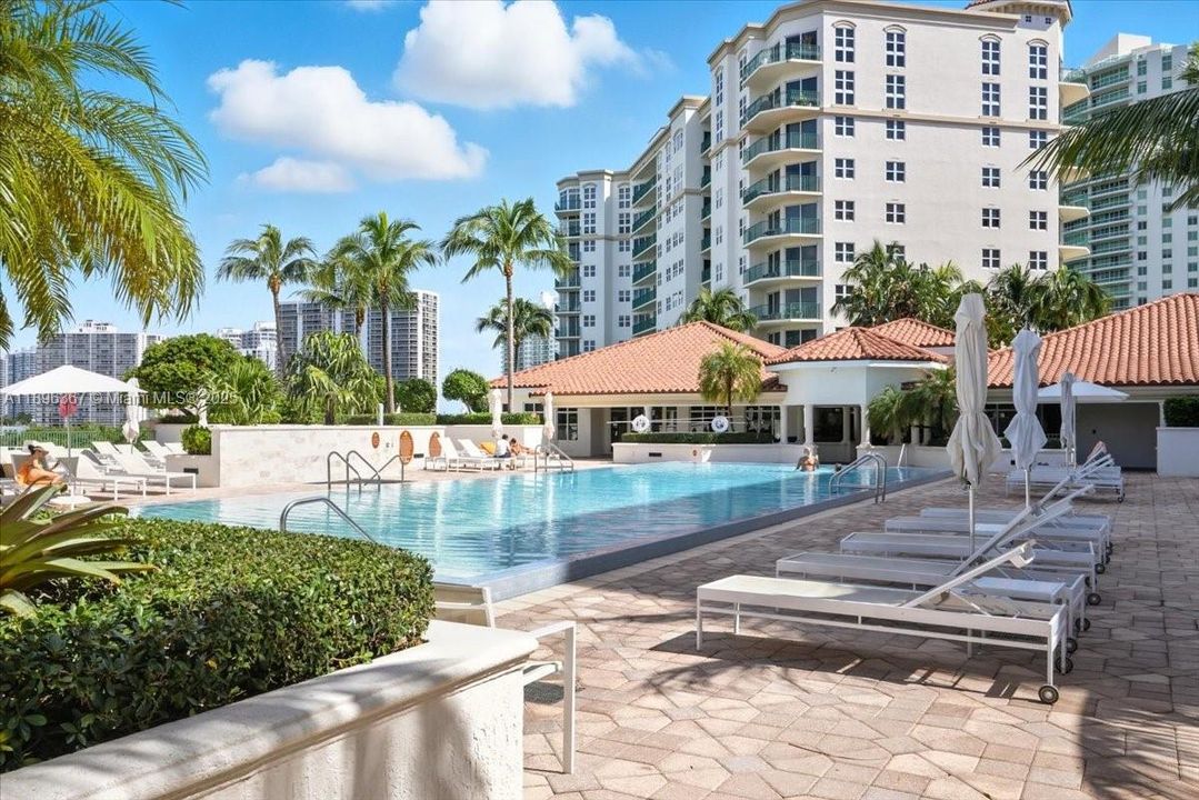 Active With Contract: $5,500 (3 beds, 3 baths, 1688 Square Feet)