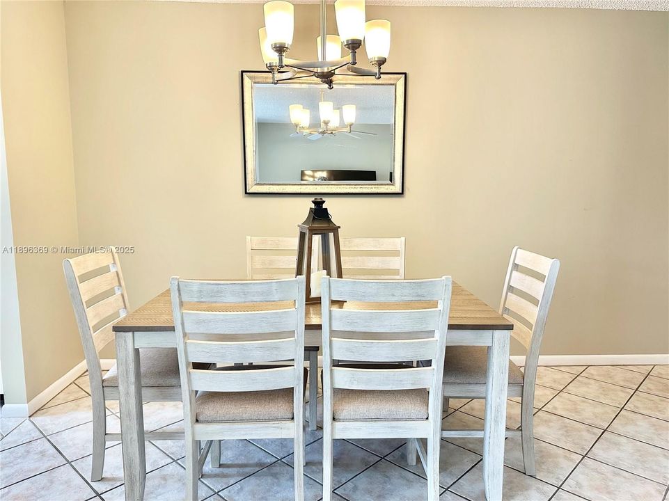 待售: $369,900 (1 贝兹, 1 浴室, 821 平方英尺)