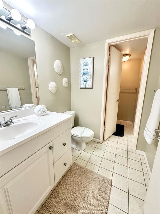 PRIMARY BATHROOM WITH BATH TUB  SHOWER ROOM