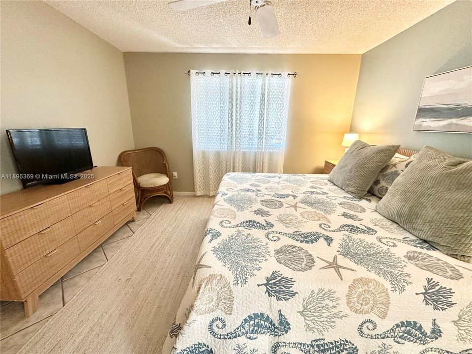 待售: $369,900 (1 贝兹, 1 浴室, 821 平方英尺)