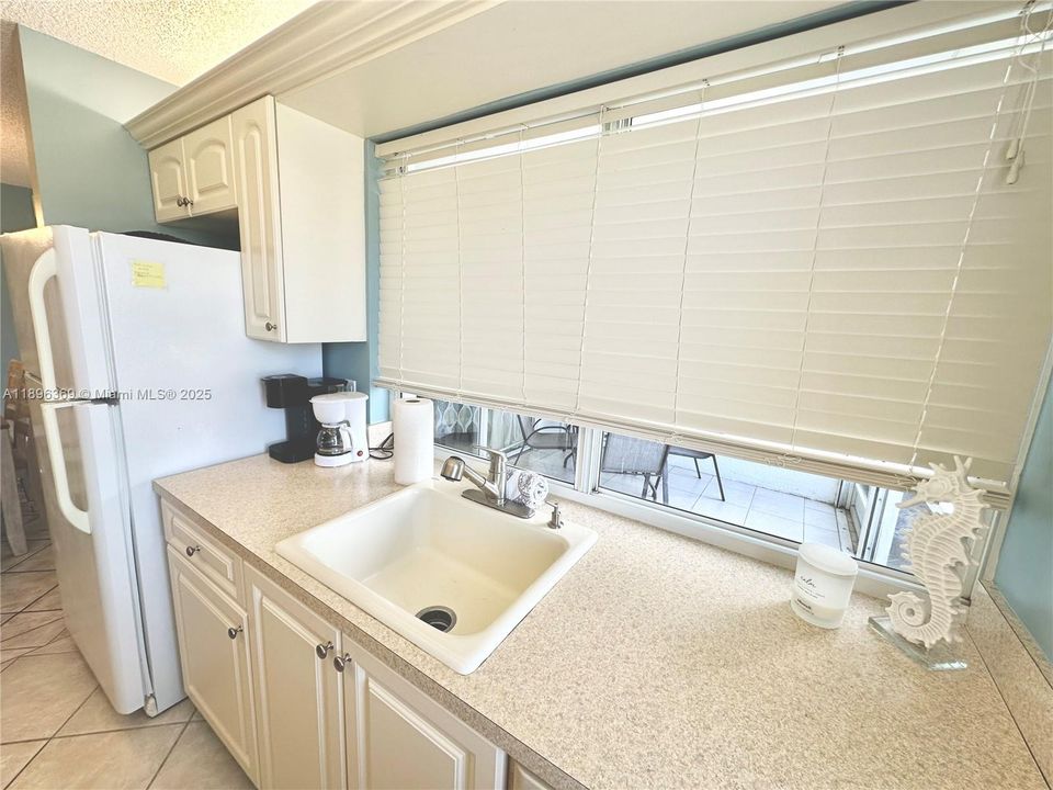 待售: $369,900 (1 贝兹, 1 浴室, 821 平方英尺)