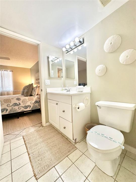 待售: $369,900 (1 贝兹, 1 浴室, 821 平方英尺)