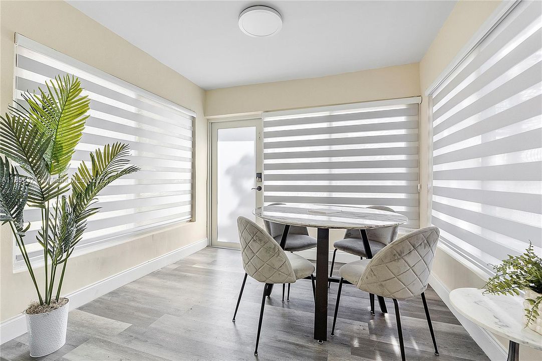 For Sale: $455,000 (3 beds, 1 baths, 998 Square Feet)