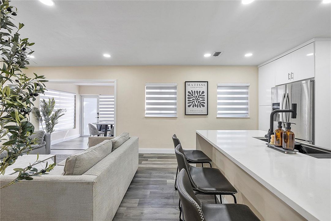 For Sale: $455,000 (3 beds, 1 baths, 998 Square Feet)