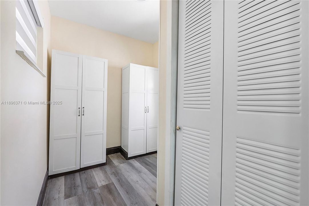 For Sale: $455,000 (3 beds, 1 baths, 998 Square Feet)