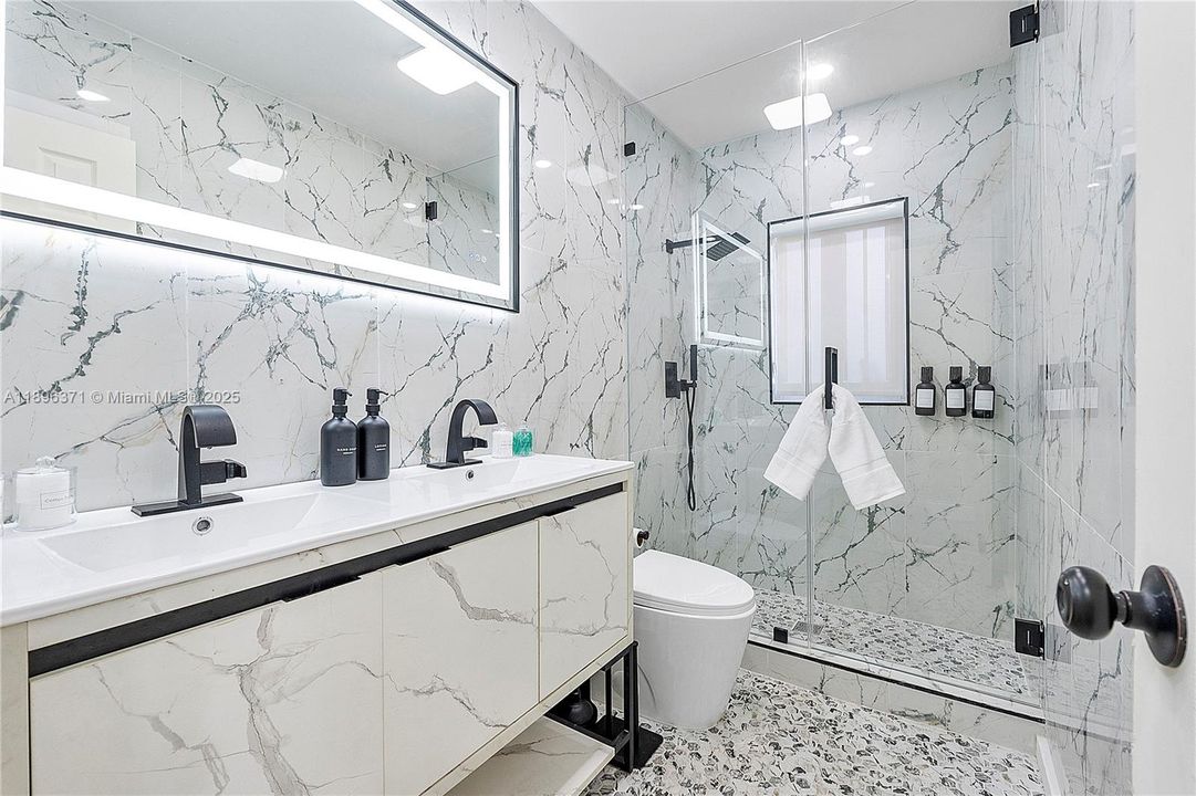 For Sale: $455,000 (3 beds, 1 baths, 998 Square Feet)