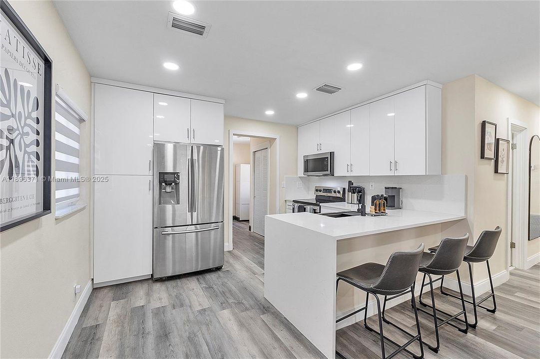 For Sale: $455,000 (3 beds, 1 baths, 998 Square Feet)