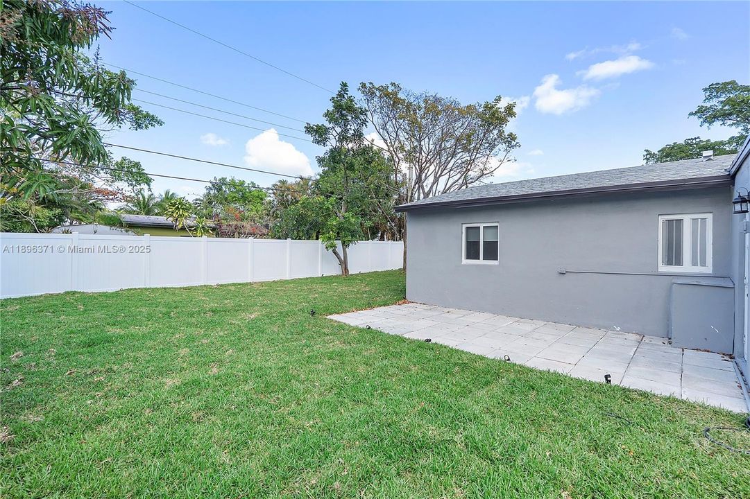 For Sale: $455,000 (3 beds, 1 baths, 998 Square Feet)