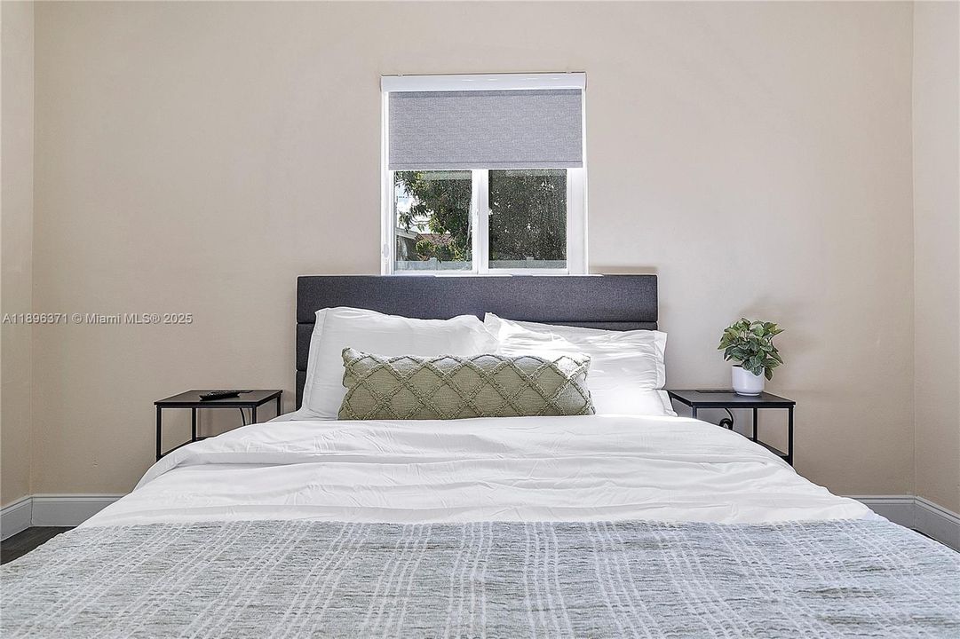 For Sale: $455,000 (3 beds, 1 baths, 998 Square Feet)