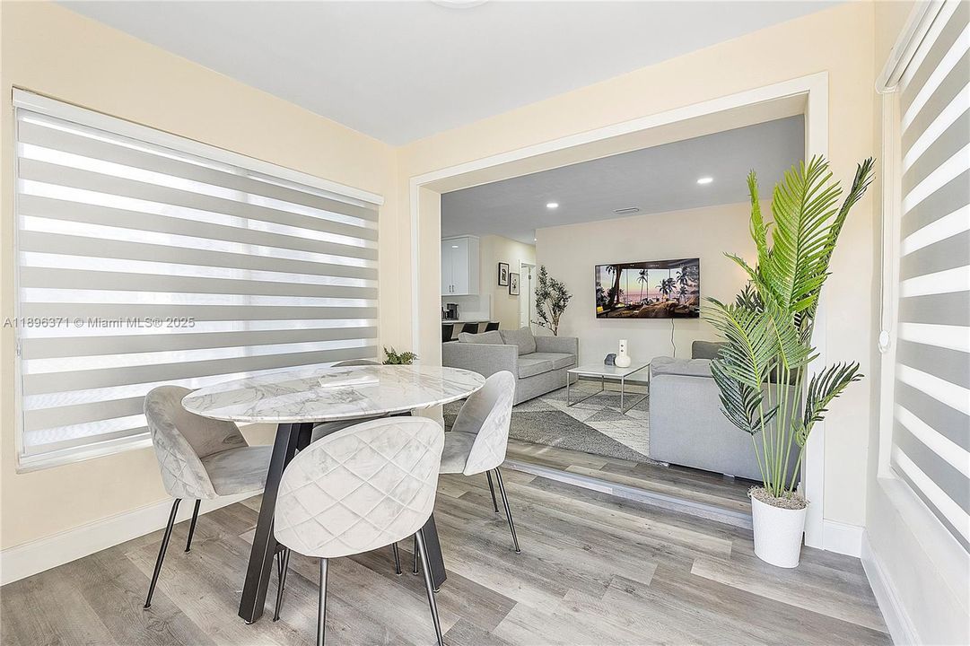 For Sale: $455,000 (3 beds, 1 baths, 998 Square Feet)