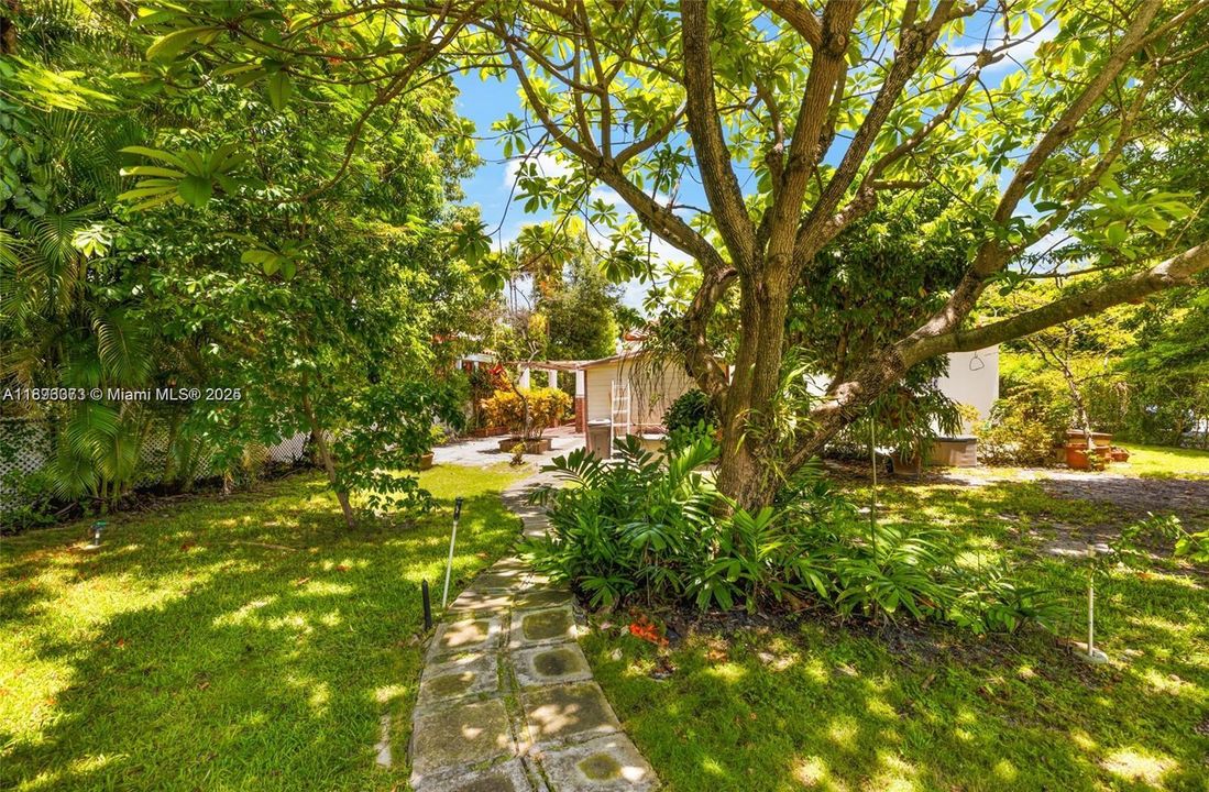 Active With Contract: $4,900 (3 beds, 2 baths, 1780 Square Feet)