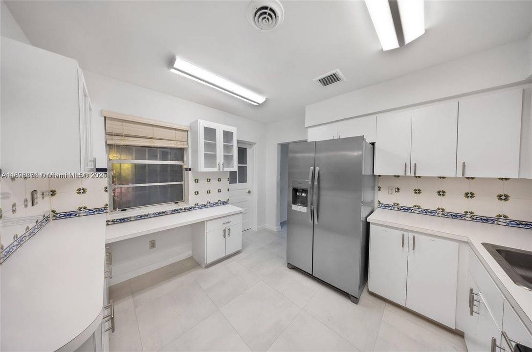 Active With Contract: $4,900 (3 beds, 2 baths, 1780 Square Feet)