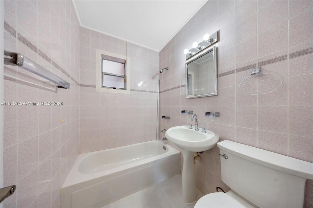 Active With Contract: $4,900 (3 beds, 2 baths, 1780 Square Feet)