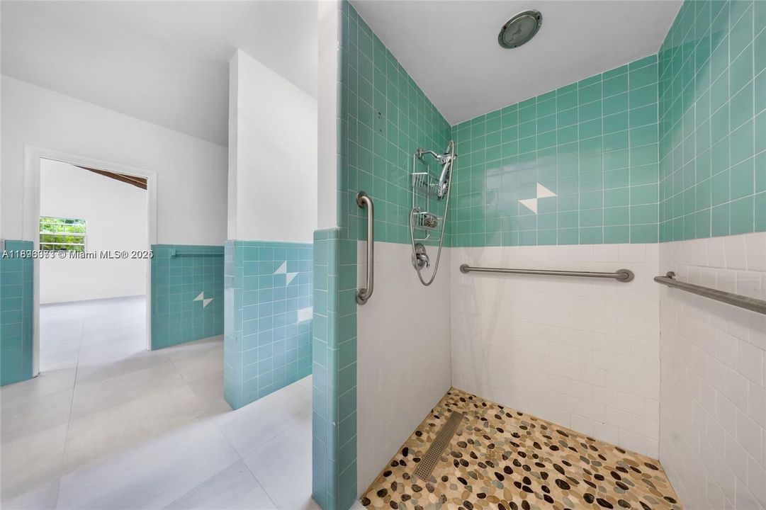 Active With Contract: $4,900 (3 beds, 2 baths, 1780 Square Feet)
