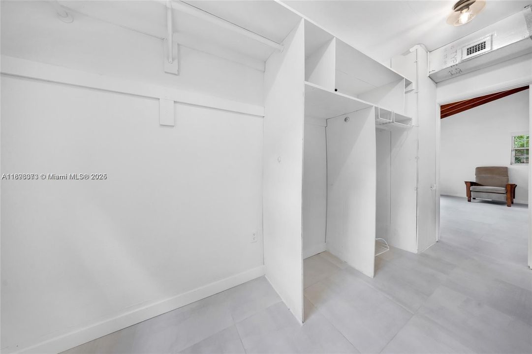 Active With Contract: $4,900 (3 beds, 2 baths, 1780 Square Feet)